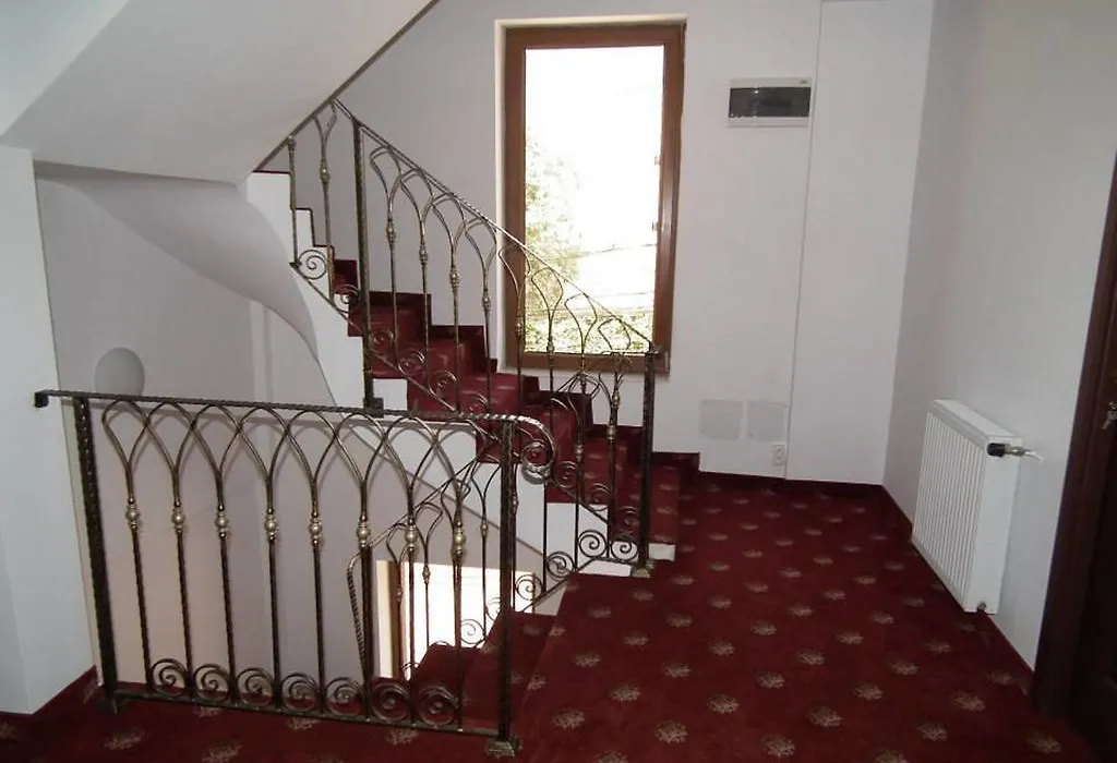 Vila Queen Mary-1